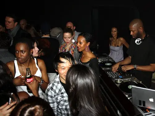 Photo 7 de Clubbing & Bar Tausend (2010)