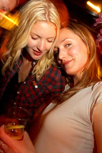 Photo 15 de Clubbing & Bar Tausend (2010) – Personnes