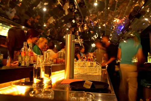 Photo 25 de Clubbing & Bar Tausend (2010) – Personnes