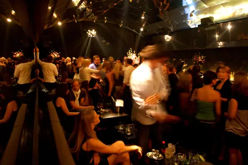 Photo 43 de Clubbing & Bar Tausend (2010) – Personnes