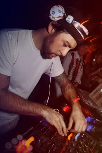Photo 61 de Clubbing & Bar Tausend (2010) – Personnes