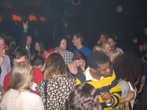Photo 152 de Clubbing & Bar Tausend (2010) – Personnes